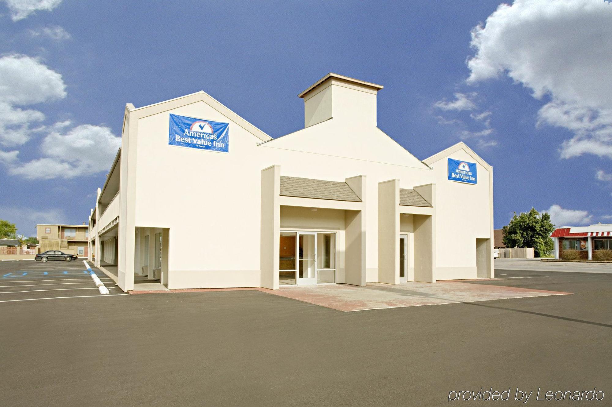 Econo Lodge Metropolis Kültér fotó
