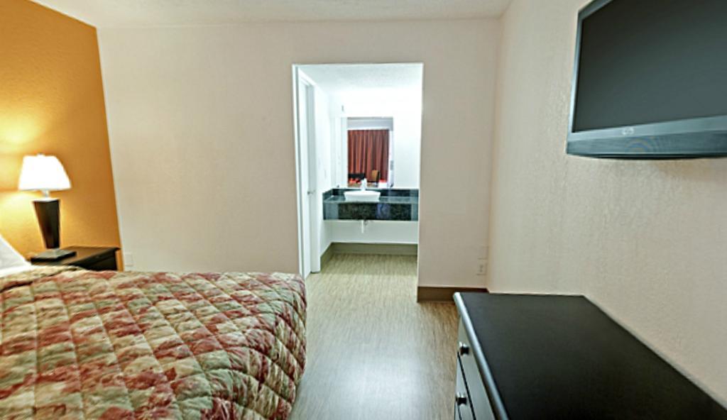 Econo Lodge Metropolis Szoba fotó