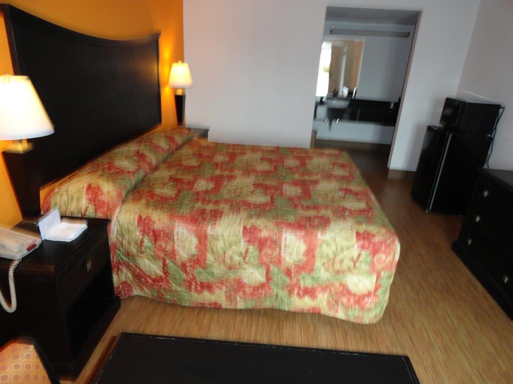 Econo Lodge Metropolis Szoba fotó