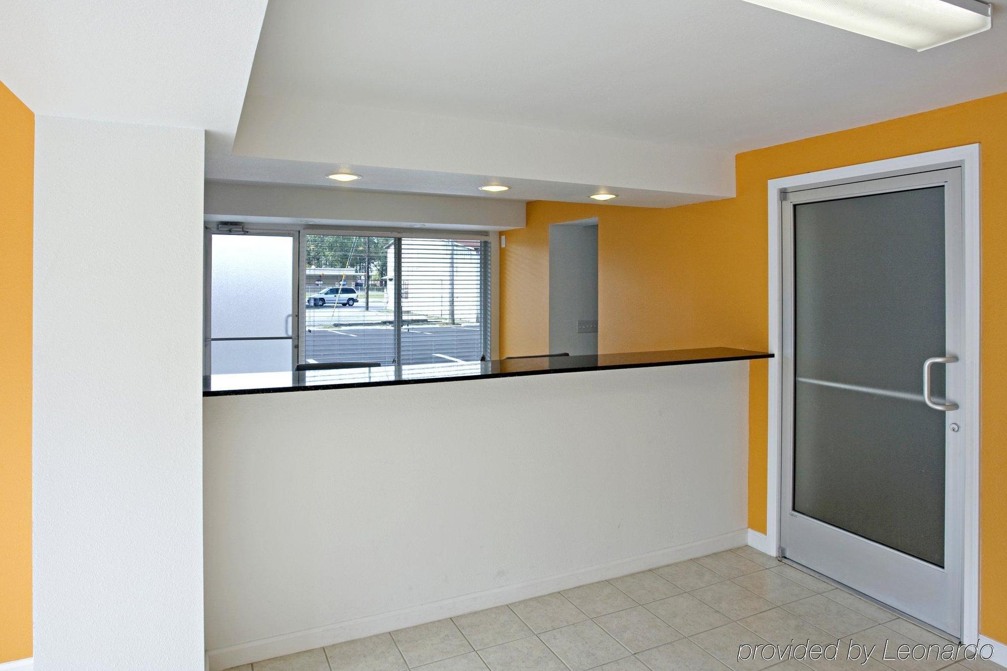 Econo Lodge Metropolis Beltér fotó