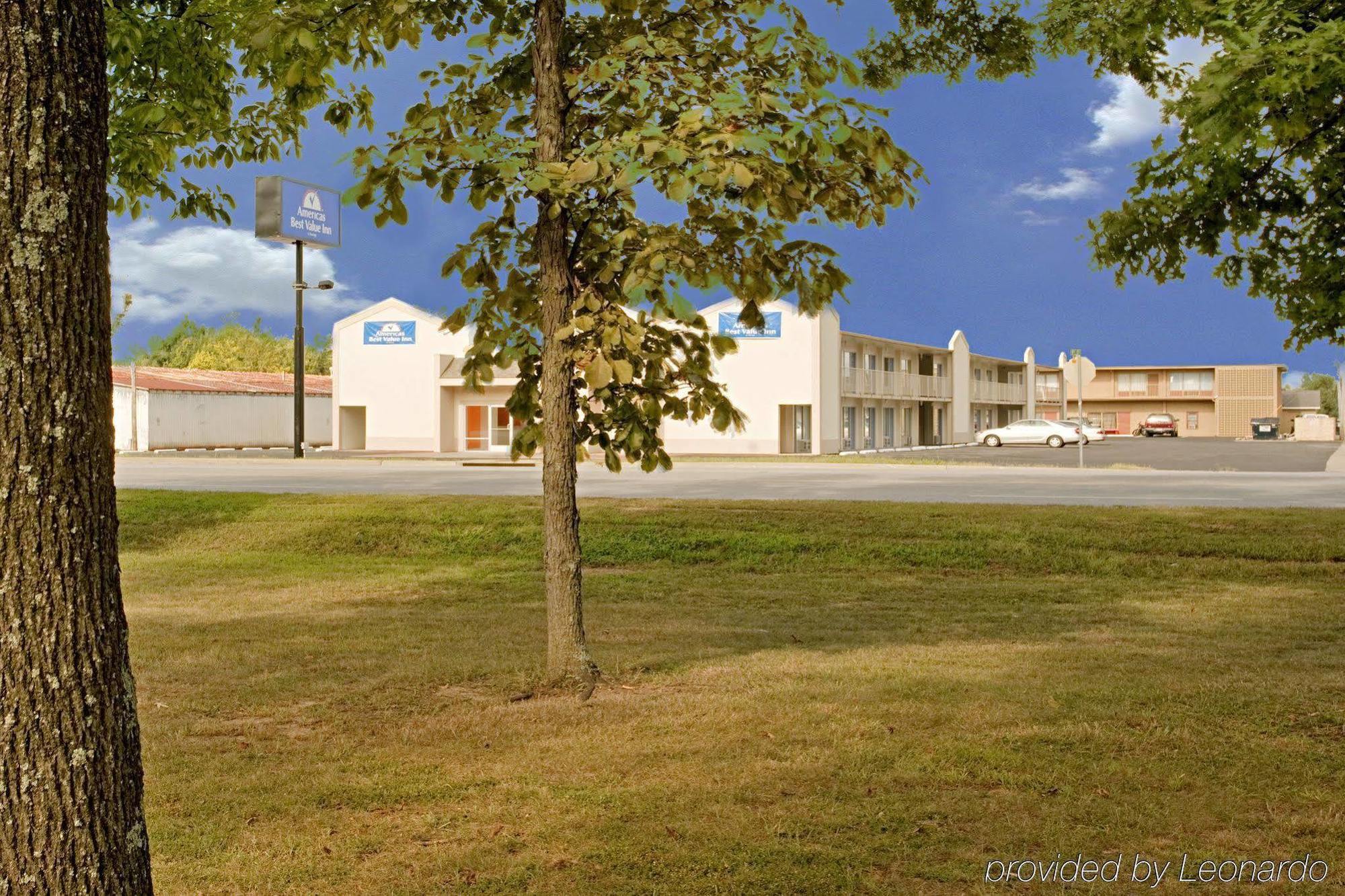 Econo Lodge Metropolis Kültér fotó